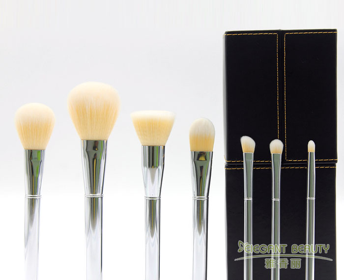 成套化妝刷怎么用？從底妝到眼妝的詳細教程