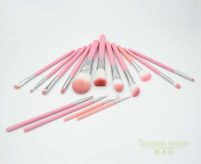 從平價到高端，化妝刷套裝性價比大比拼！